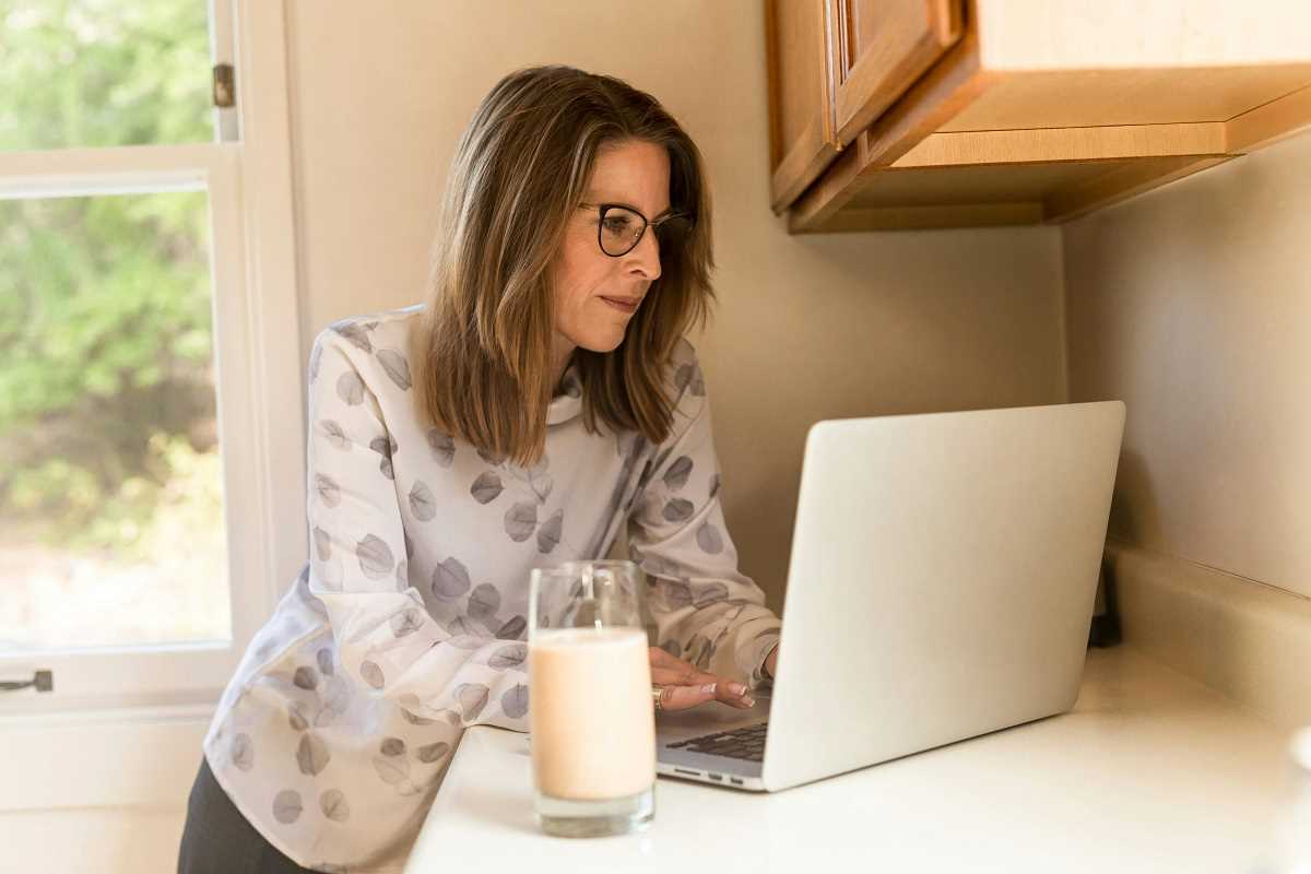 Free or Low-Cost Internet Solutions for Seniors on a Tight Budget